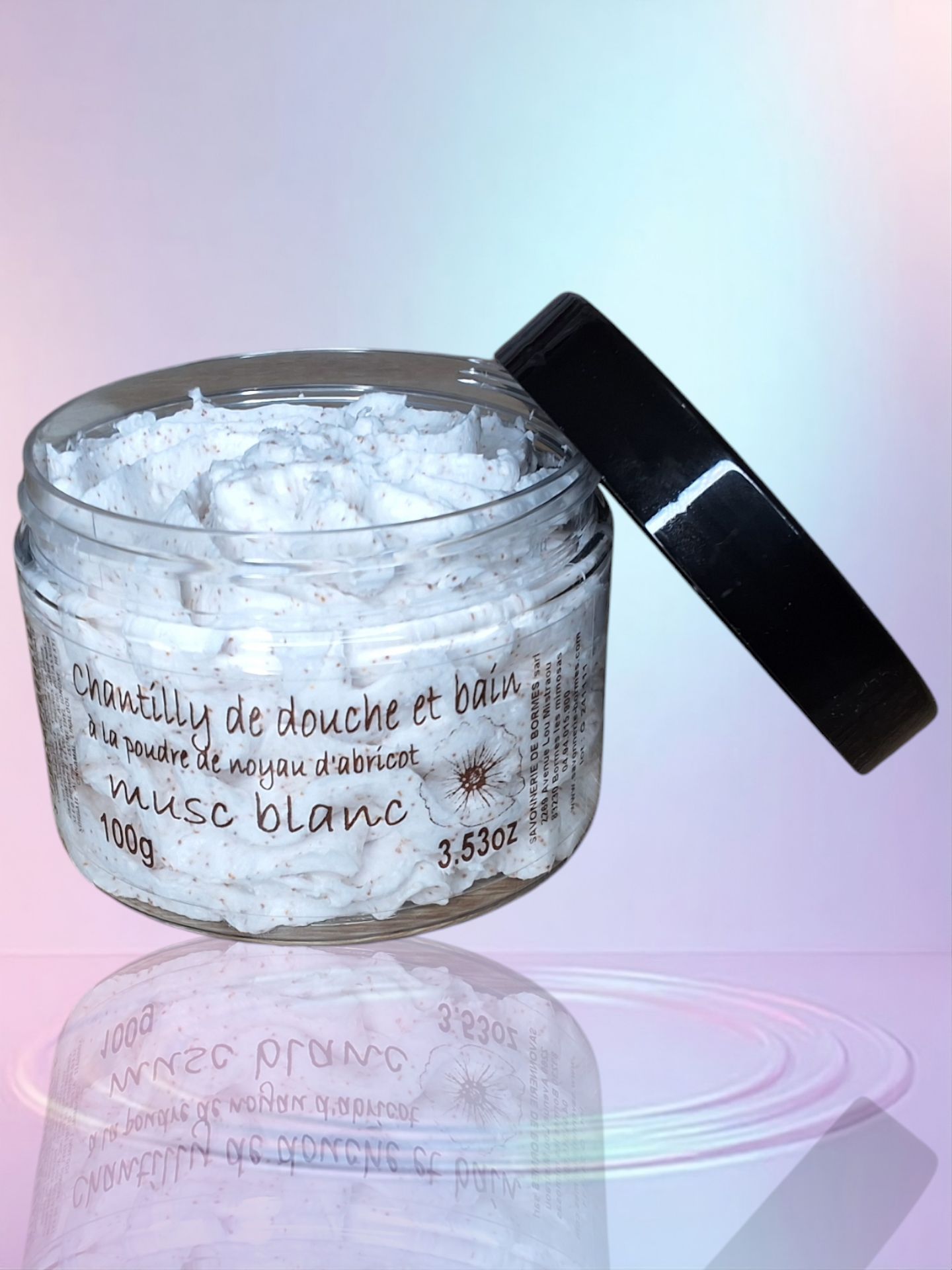 Chantilly de douche et bain exfoliante à la poudre de noyau d’abricot et Musc blanc 🇫🇷